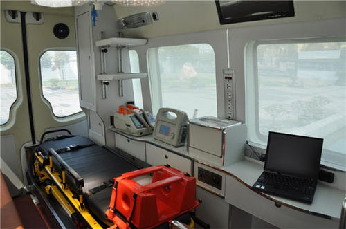 大宁县救护车内部
